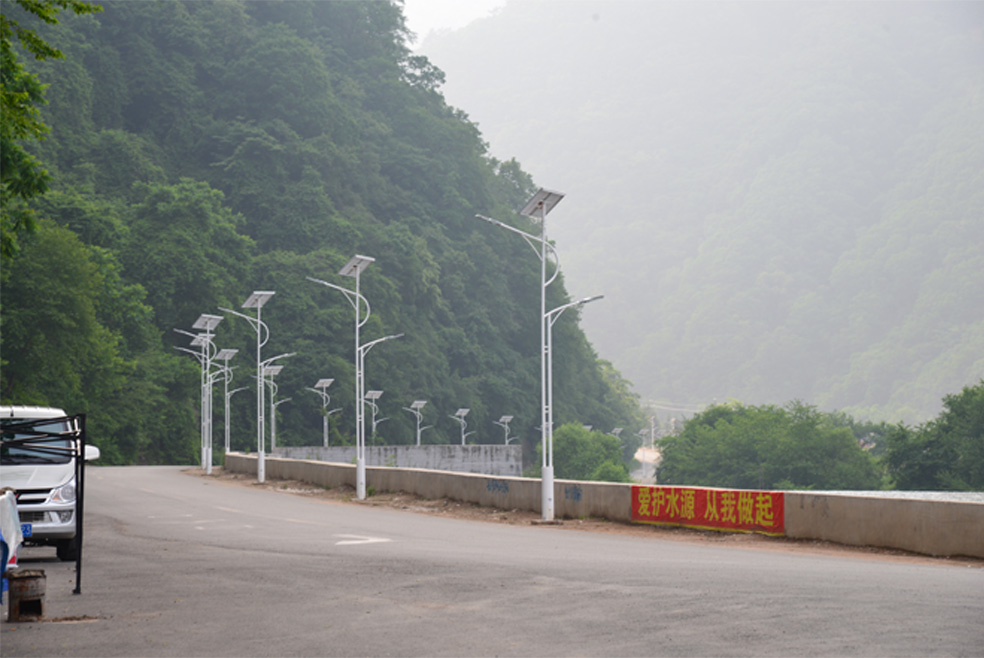 本溪绿石谷.jpg